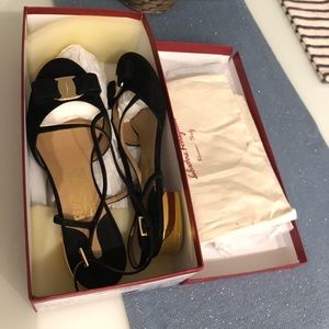 Salvatore Ferragamo Felma Round Toe Black, US 7.5